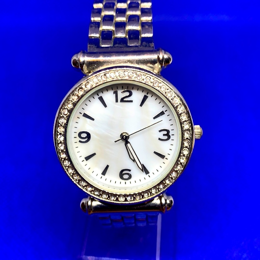 Ladies Silver Fashion Watch Mother Of Pearl Dial